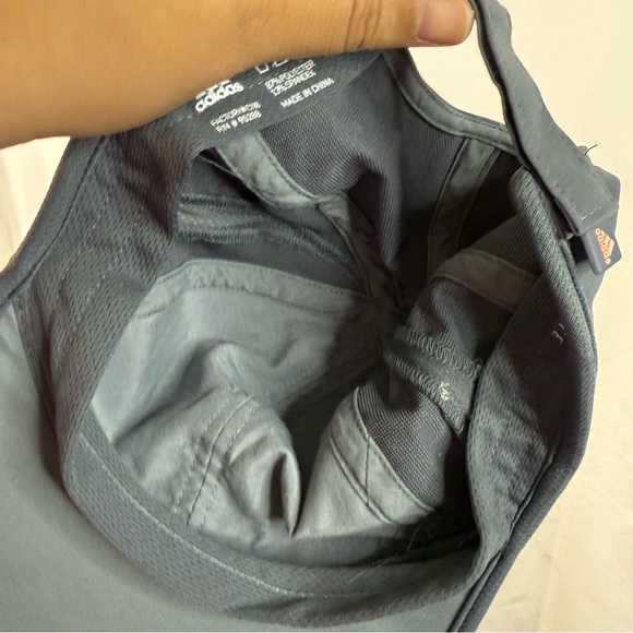 Adidas Woman’s Grey With Pink Logo Relaxed Adjustable Performance Baseball Cap - Picture 8 of 8